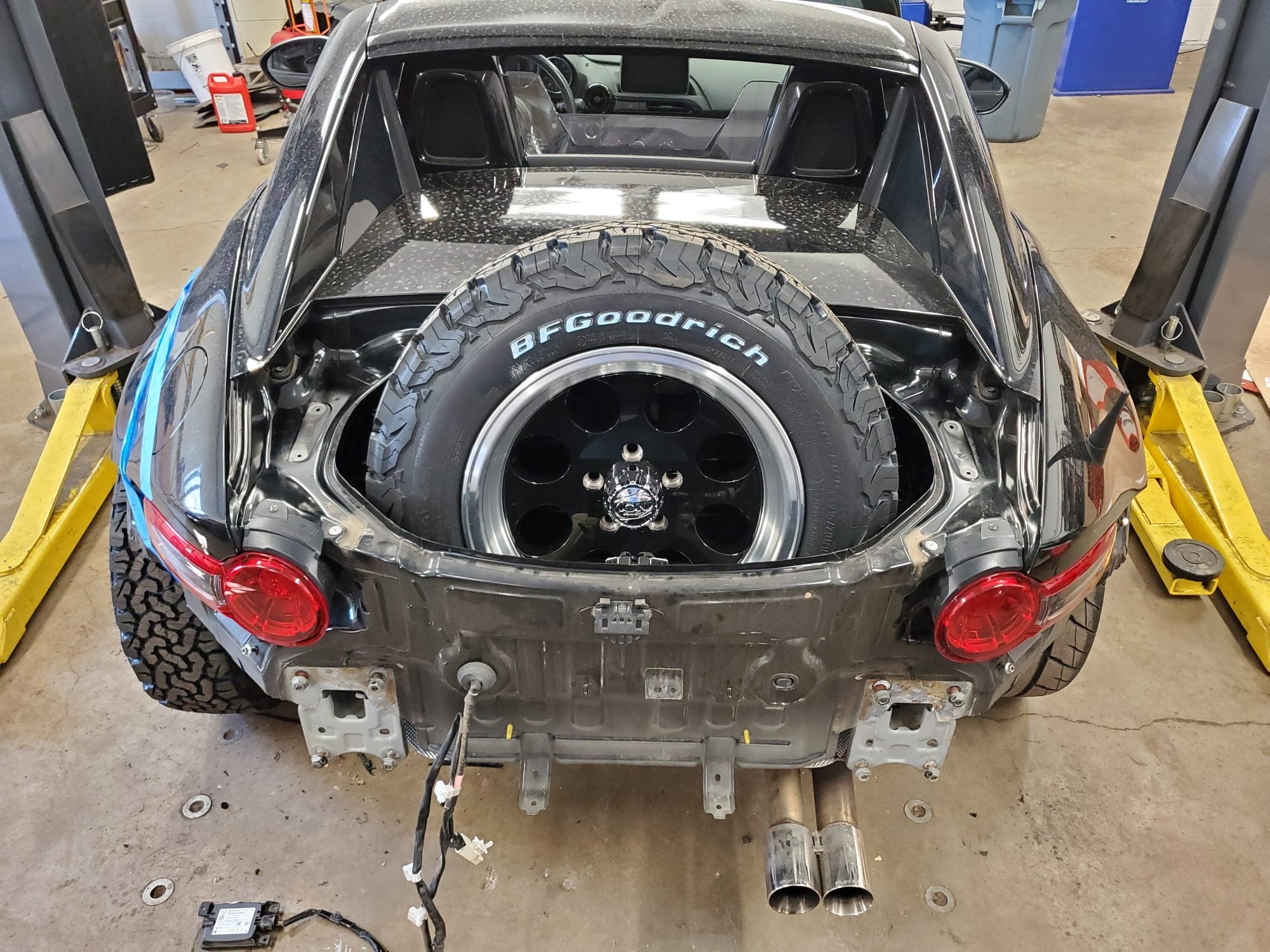 Spare tire and trunk packaging test for Beachster